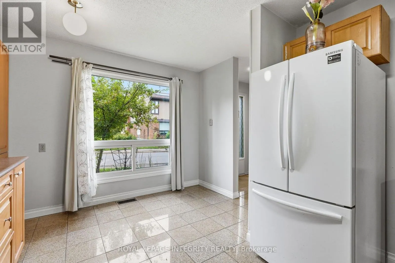 4 - 890 CAHILL DRIVE W