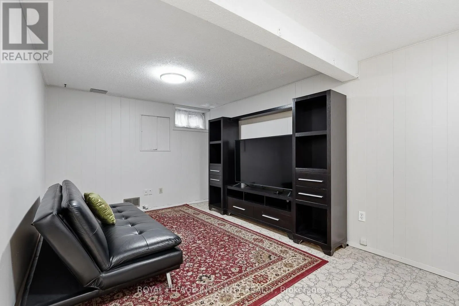 4 - 890 CAHILL DRIVE W