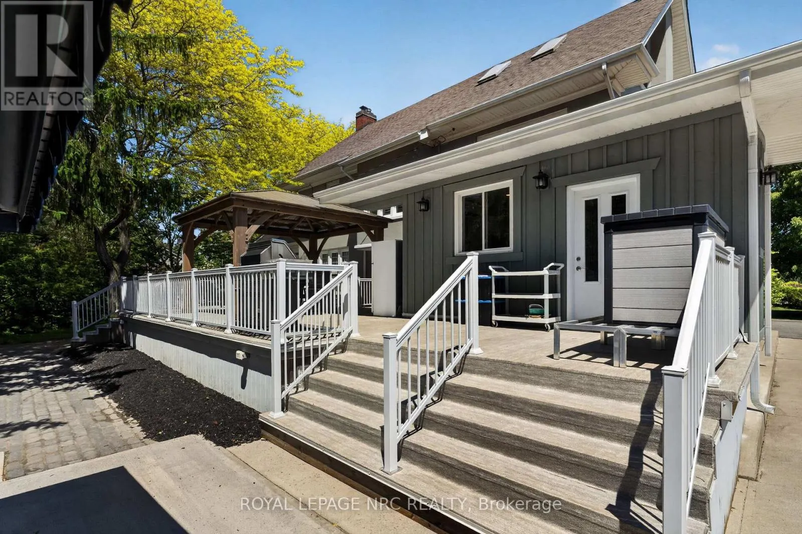 260 MAIN STREET E