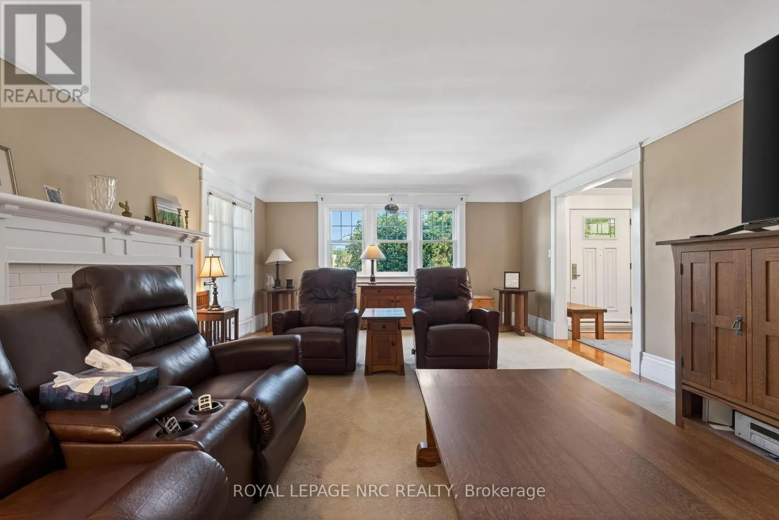 260 MAIN STREET E