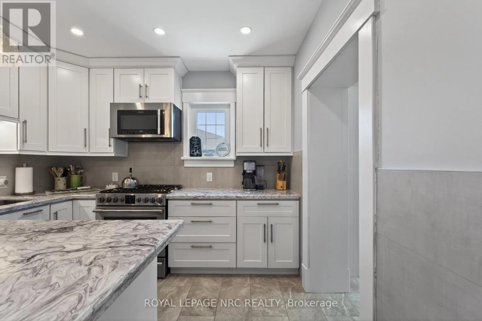 260 MAIN STREET E