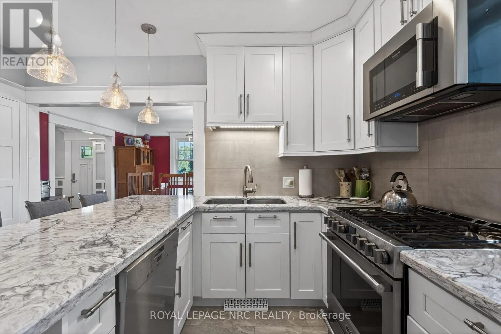 260 MAIN STREET E