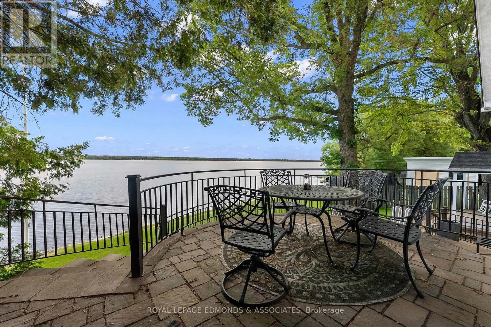 907 CEDAR LANE