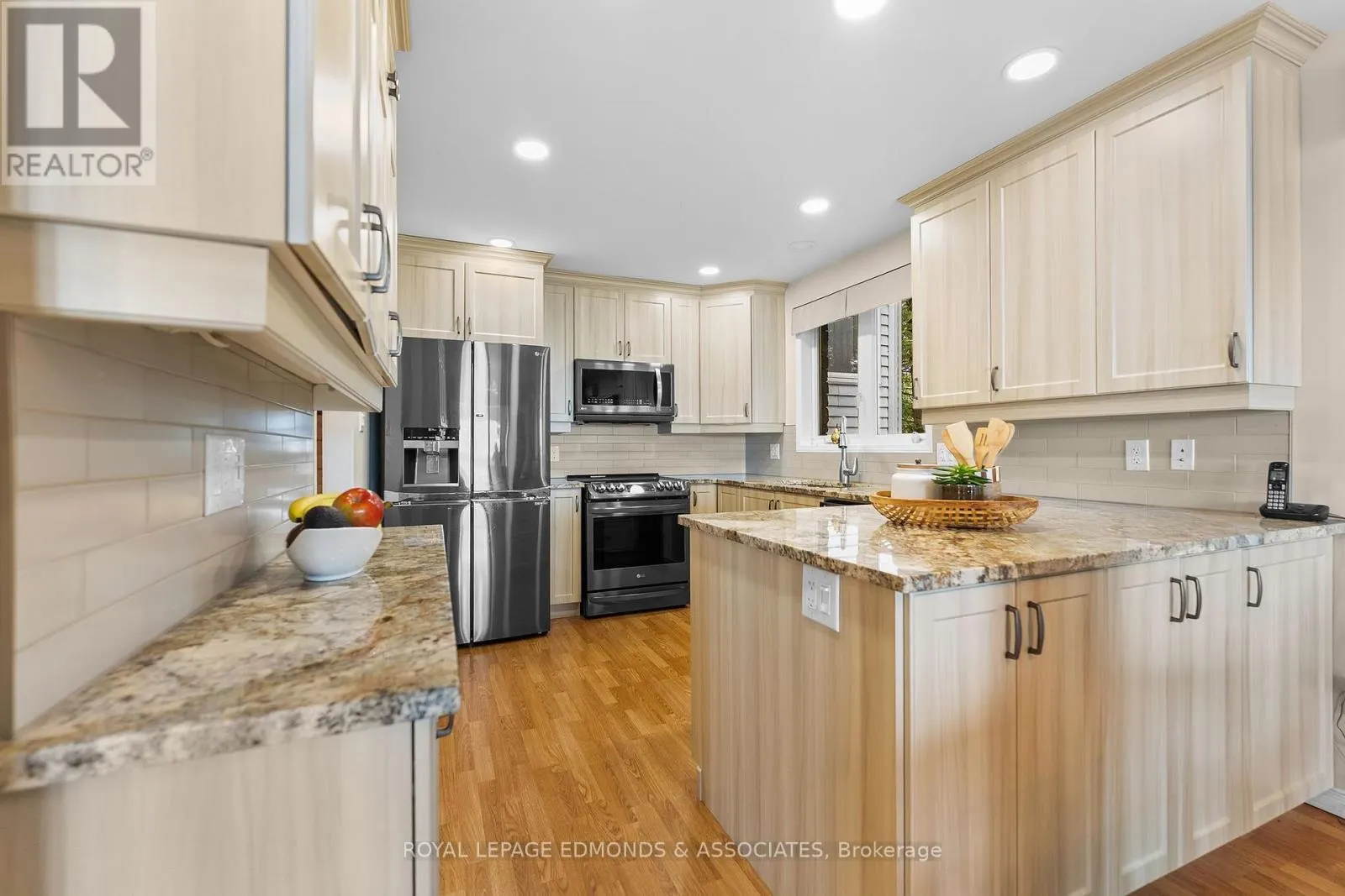 907 CEDAR LANE
