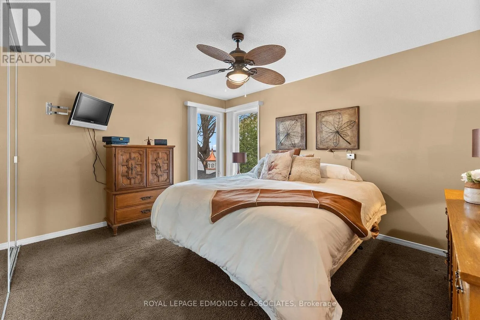 907 CEDAR LANE