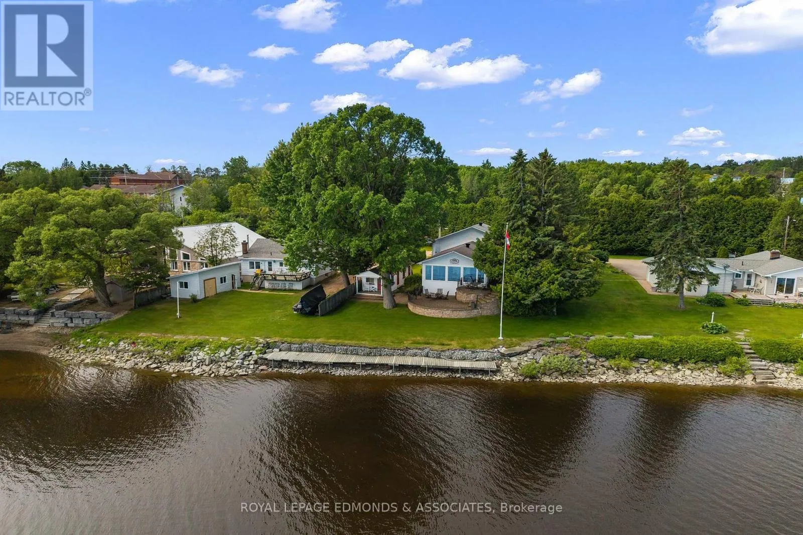 907 CEDAR LANE