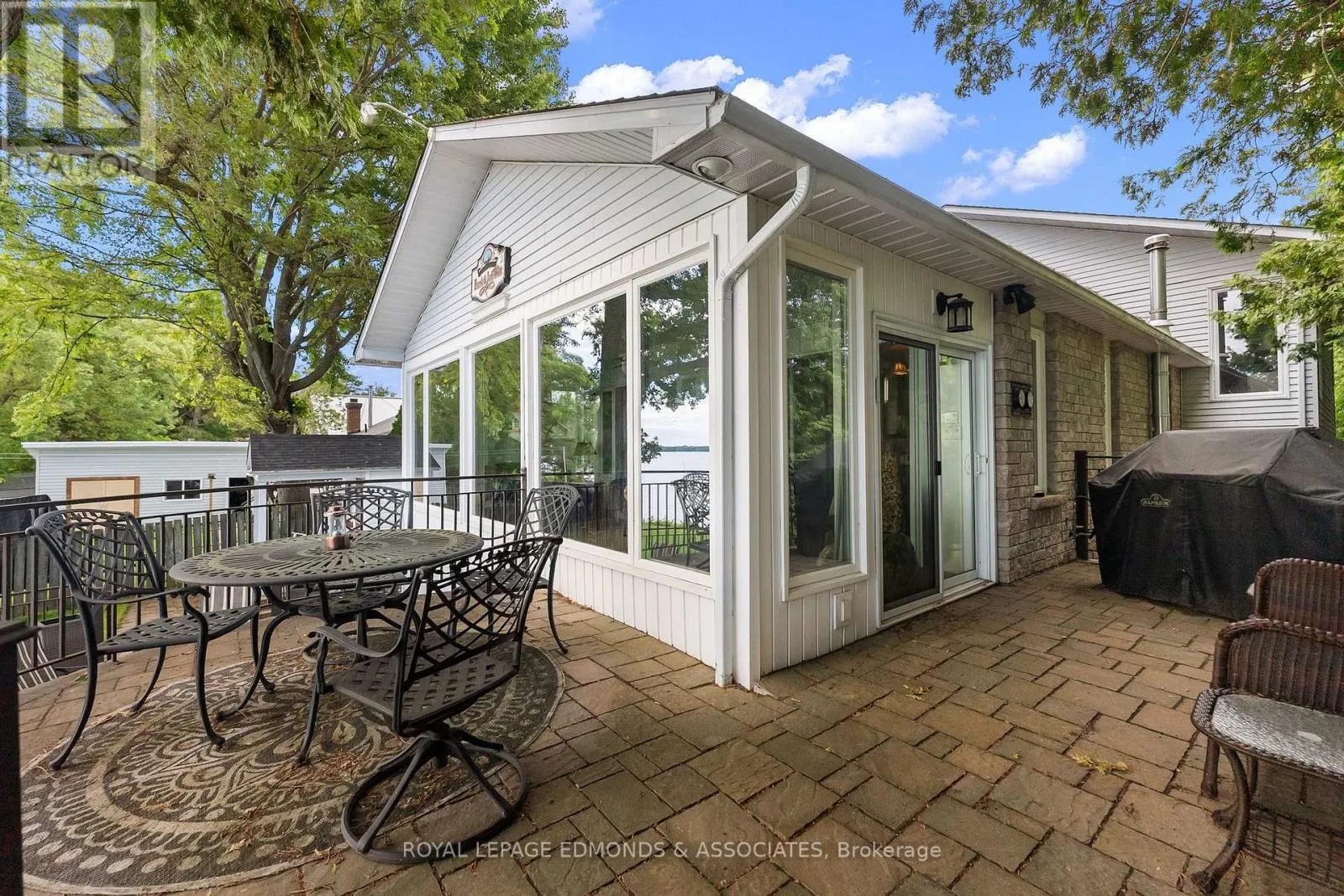 907 CEDAR LANE