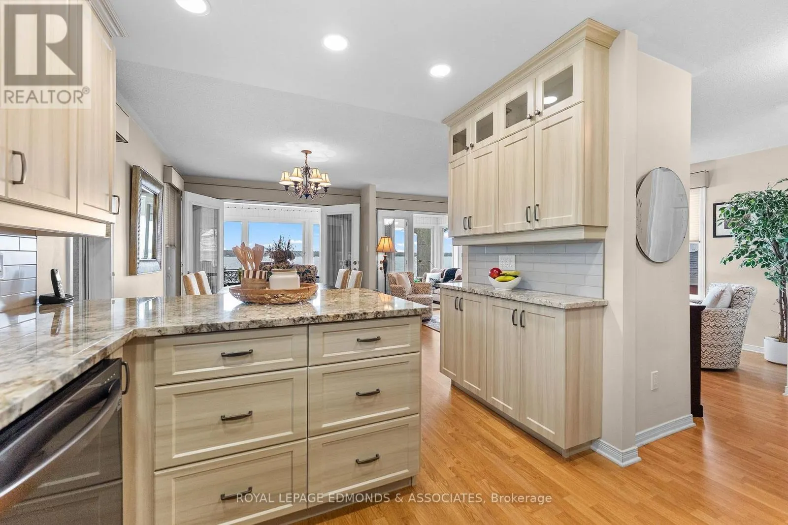 907 CEDAR LANE