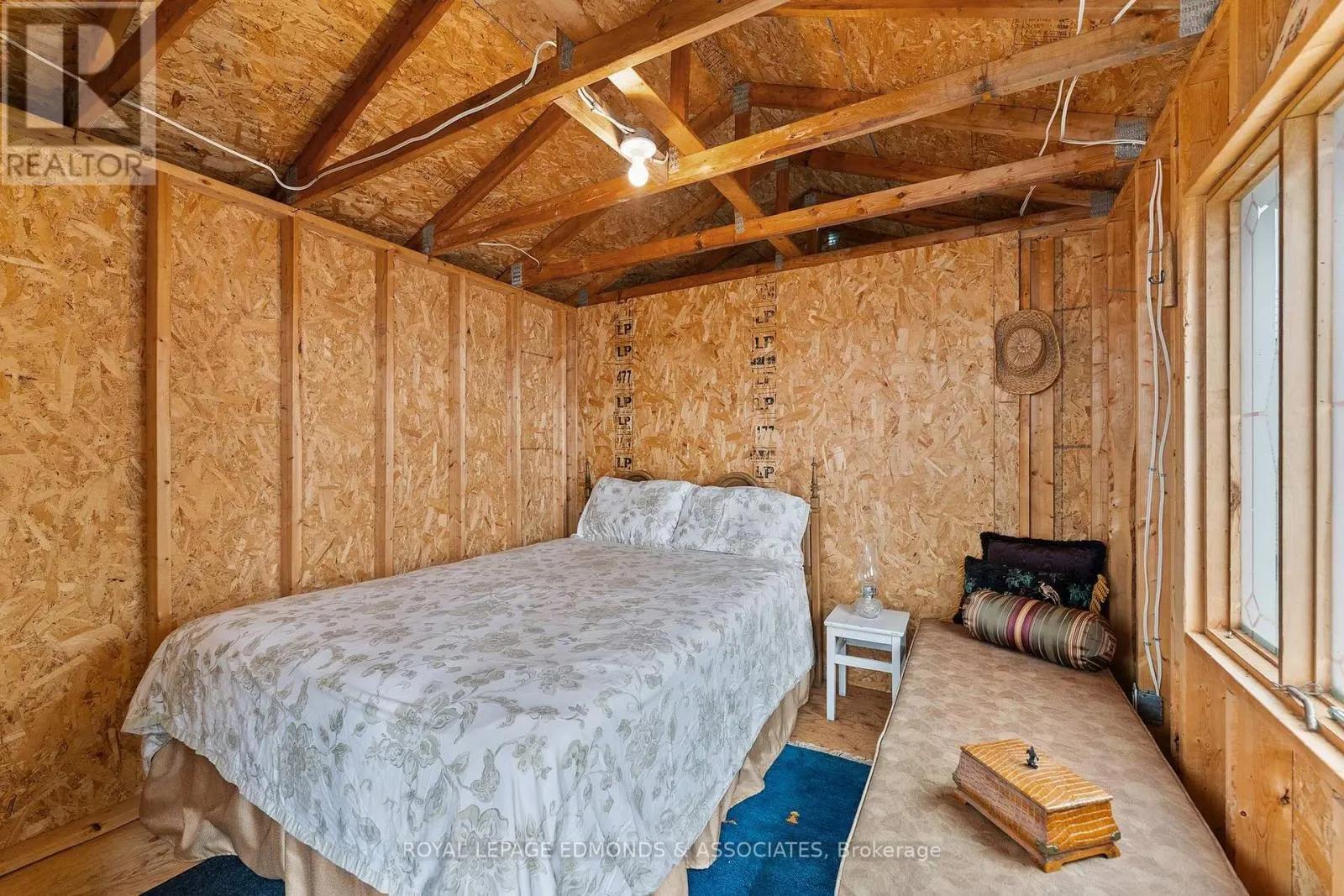 907 CEDAR LANE