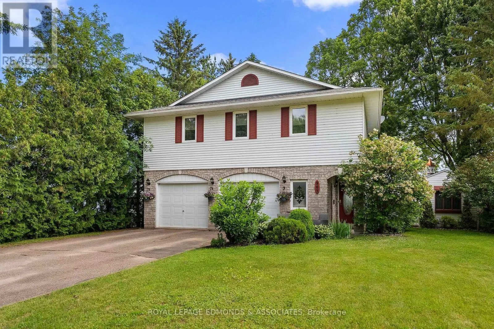 907 CEDAR LANE