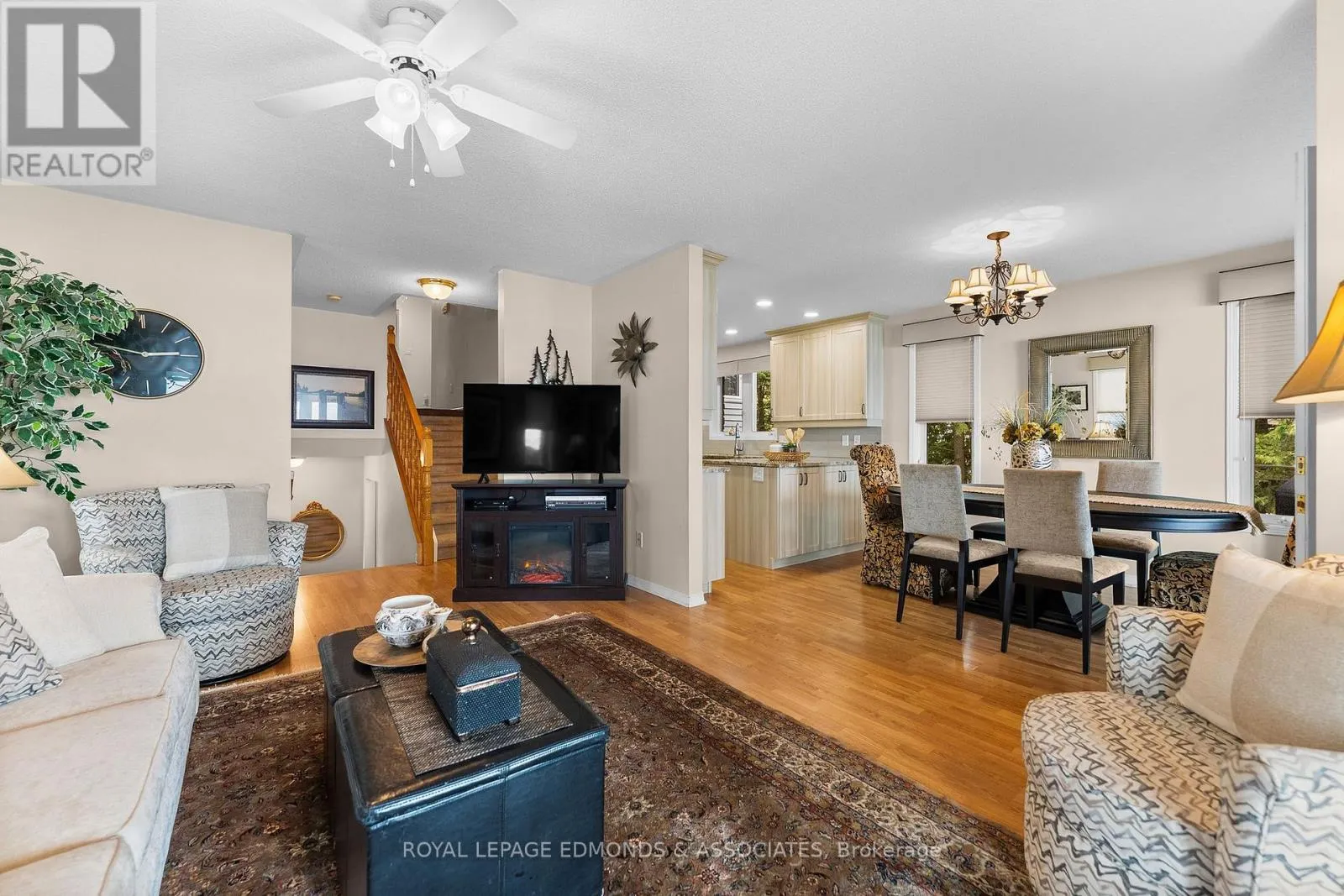 907 CEDAR LANE