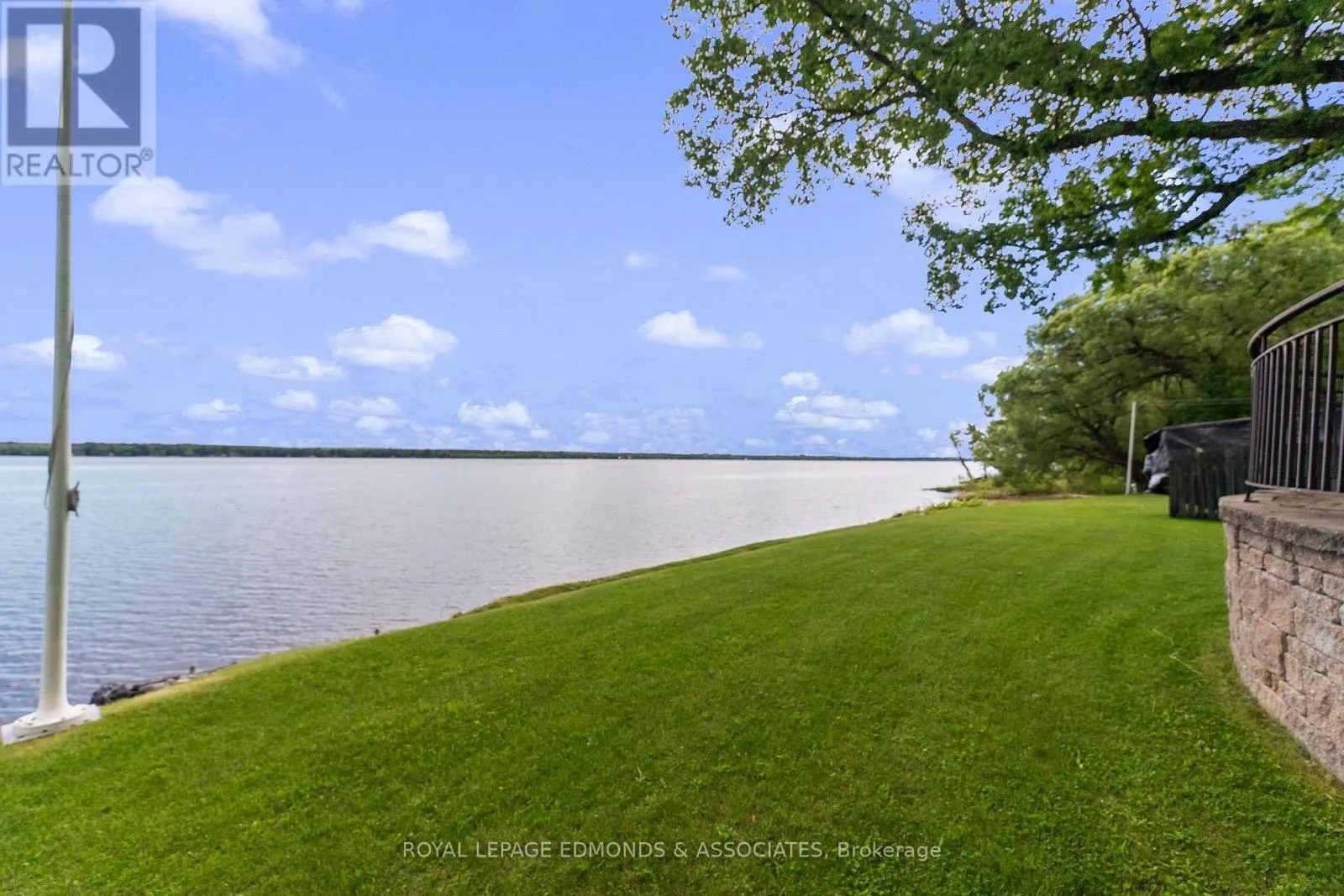 907 CEDAR LANE