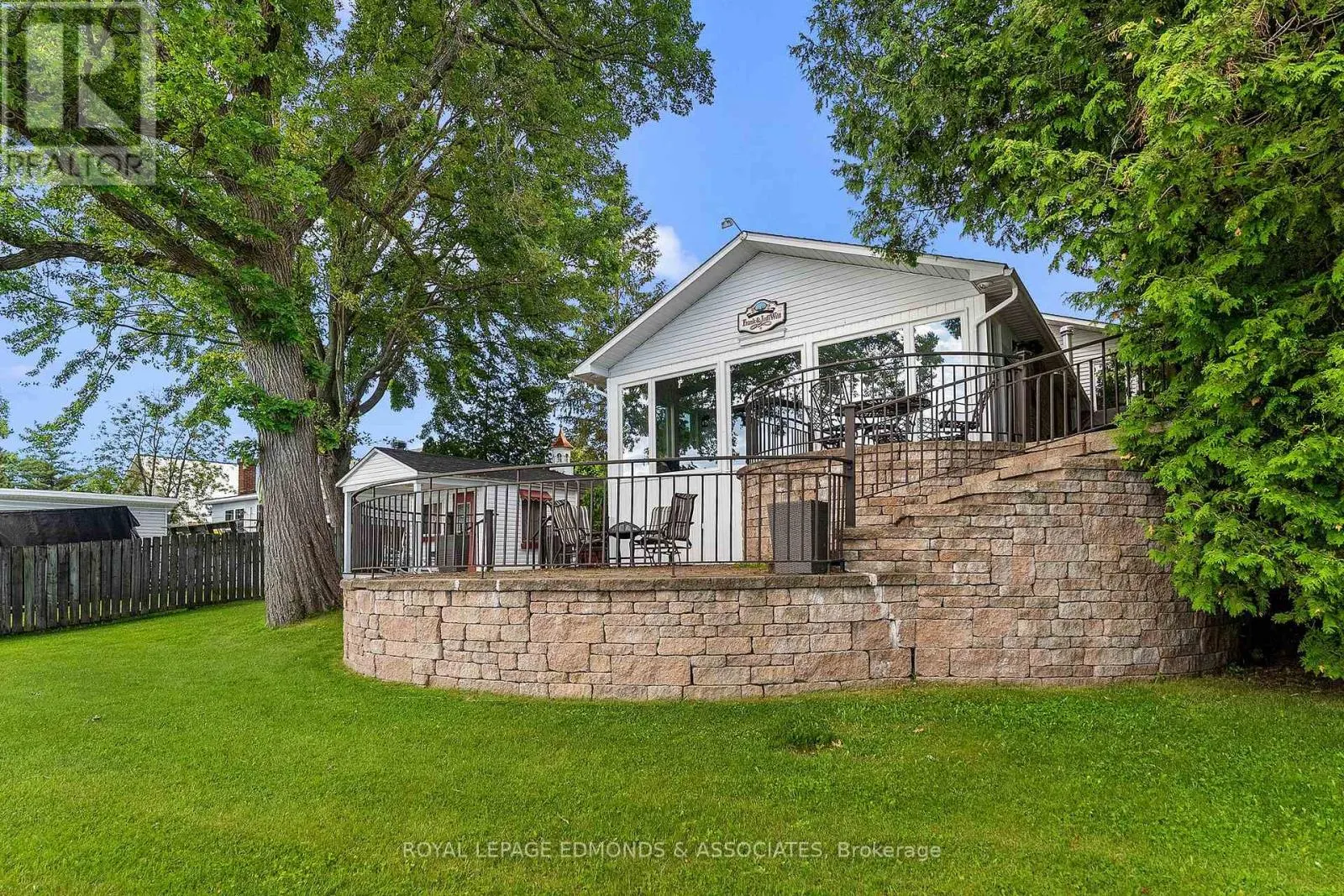 907 CEDAR LANE