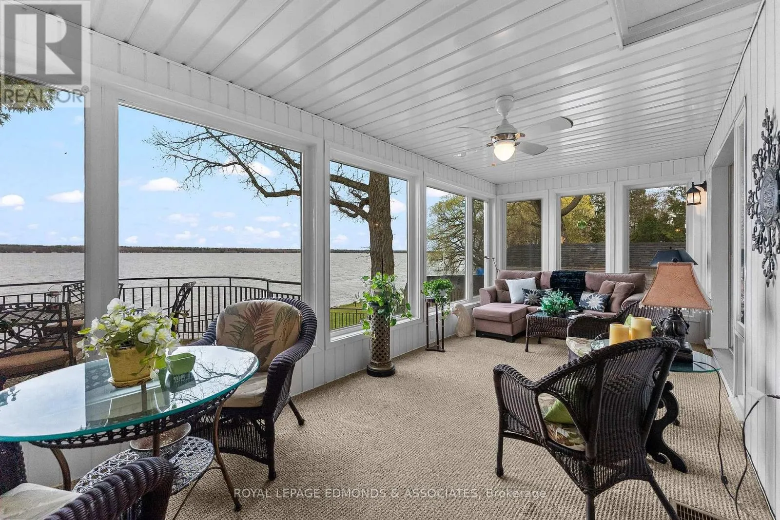 907 CEDAR LANE