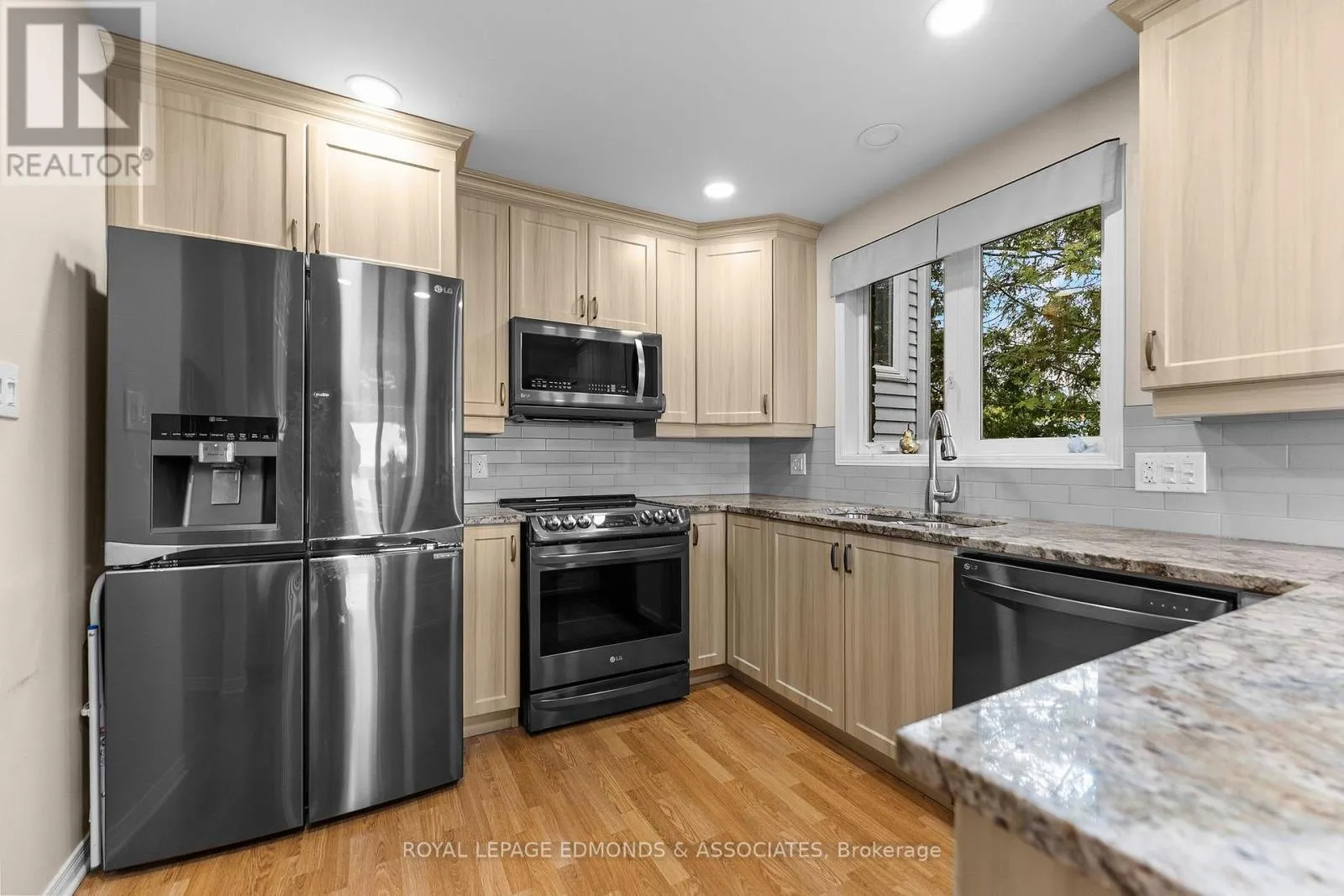 907 CEDAR LANE