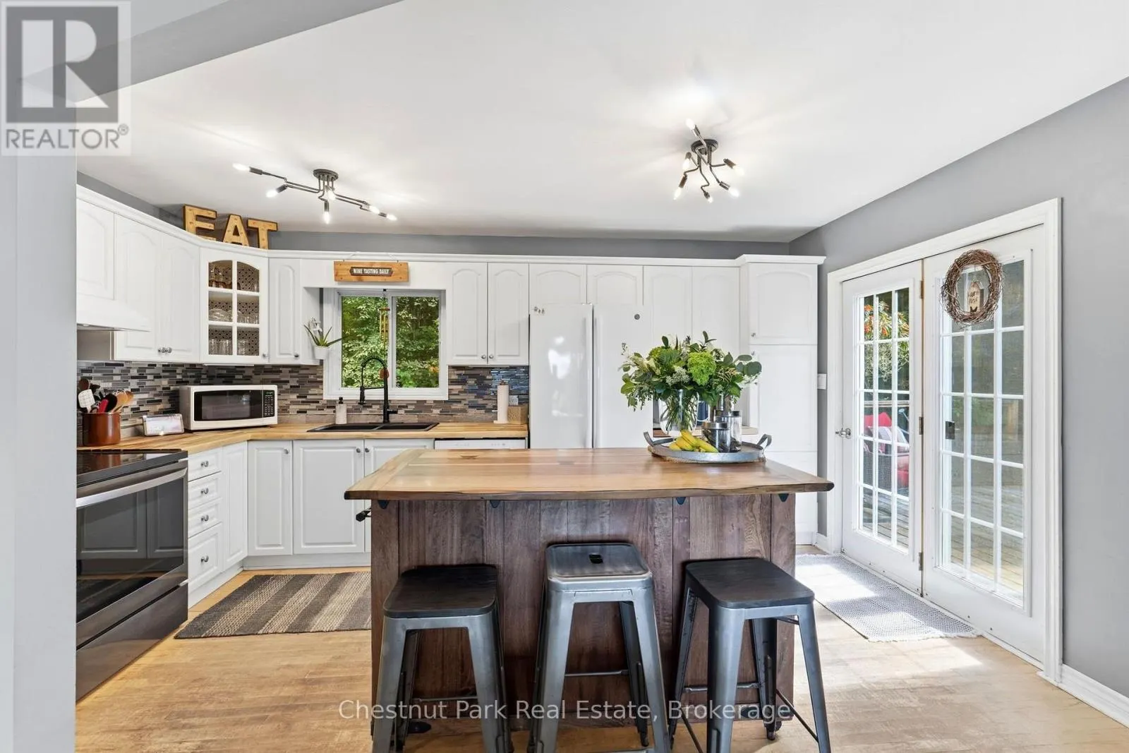 521 OLD MUSKOKA ROAD