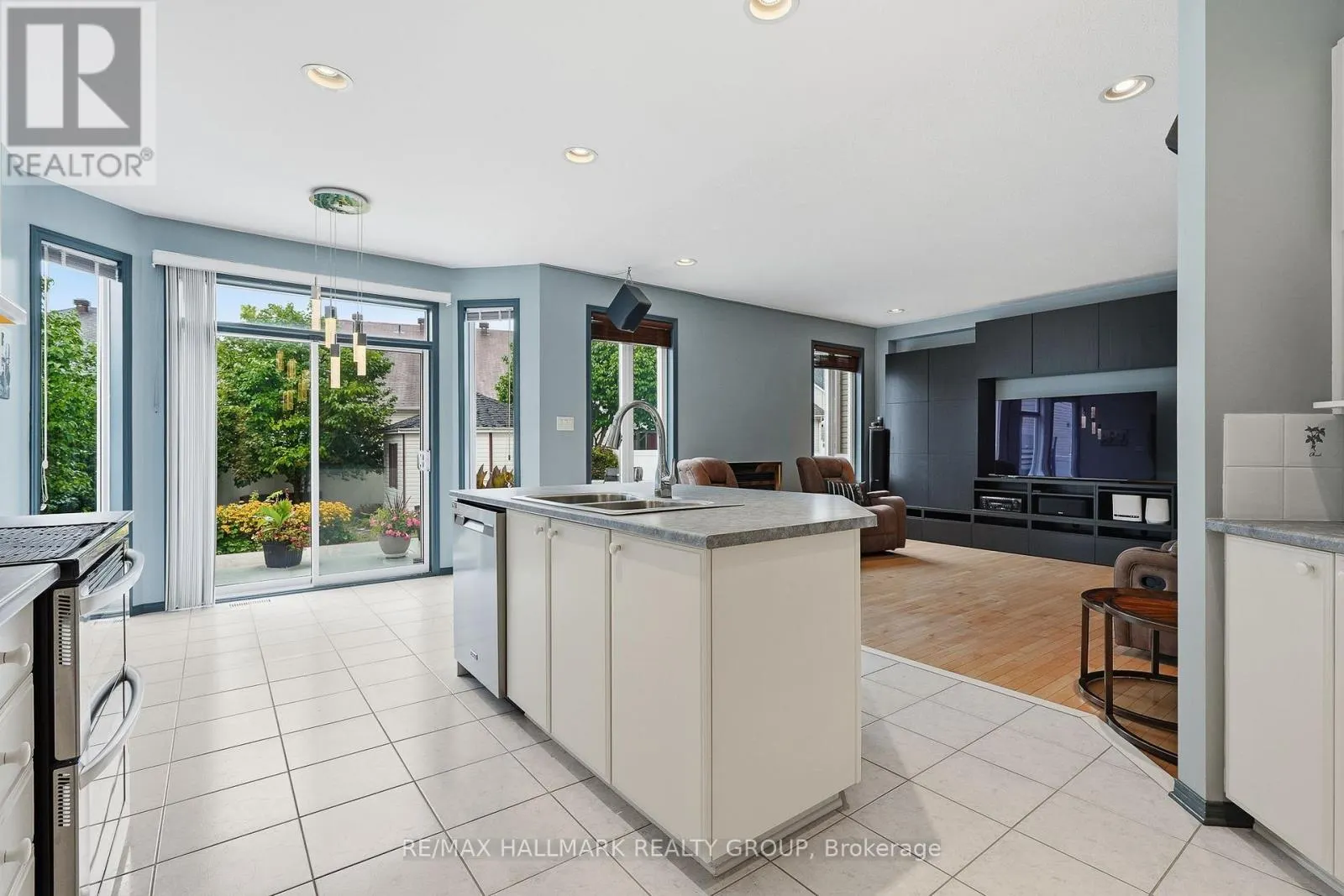 563 EVANGELINE STREET