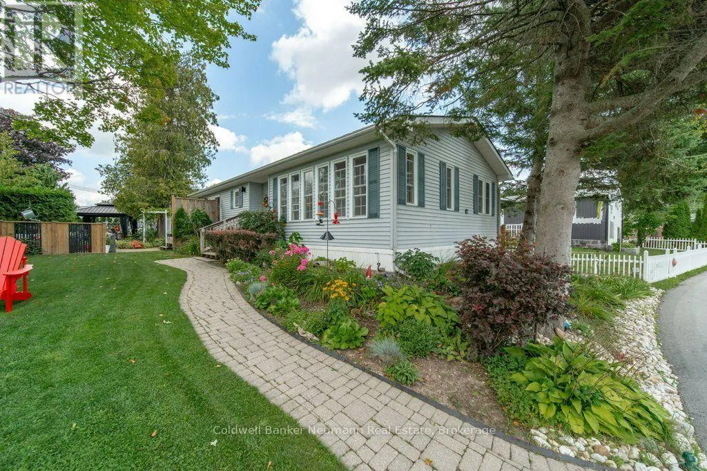 41 TRILLIUM BEACH DRIVE PVT DRIVE