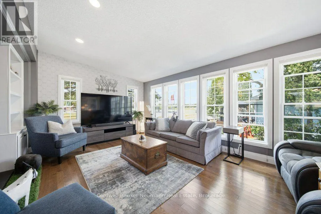 41 TRILLIUM BEACH DRIVE PVT DRIVE