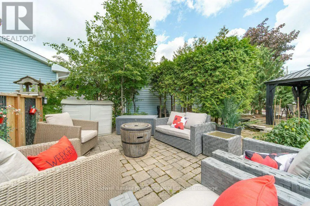 41 TRILLIUM BEACH DRIVE PVT DRIVE