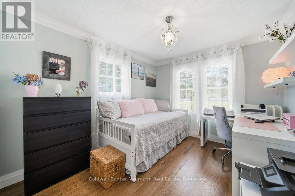 41 TRILLIUM BEACH DRIVE PVT DRIVE