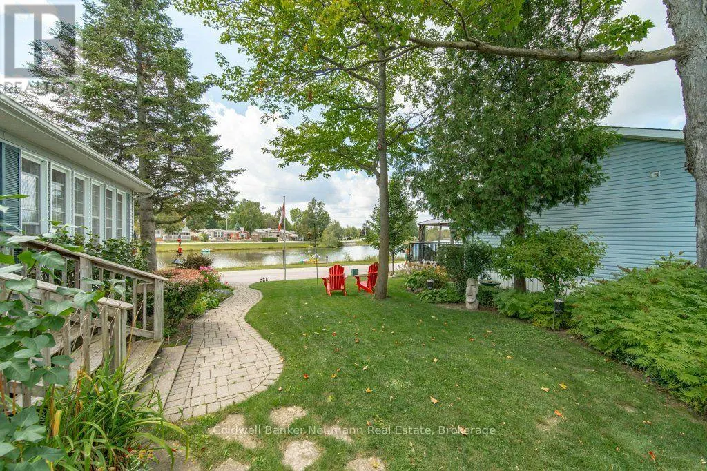 41 TRILLIUM BEACH DRIVE PVT DRIVE