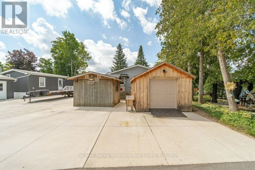 41 TRILLIUM BEACH DRIVE PVT DRIVE