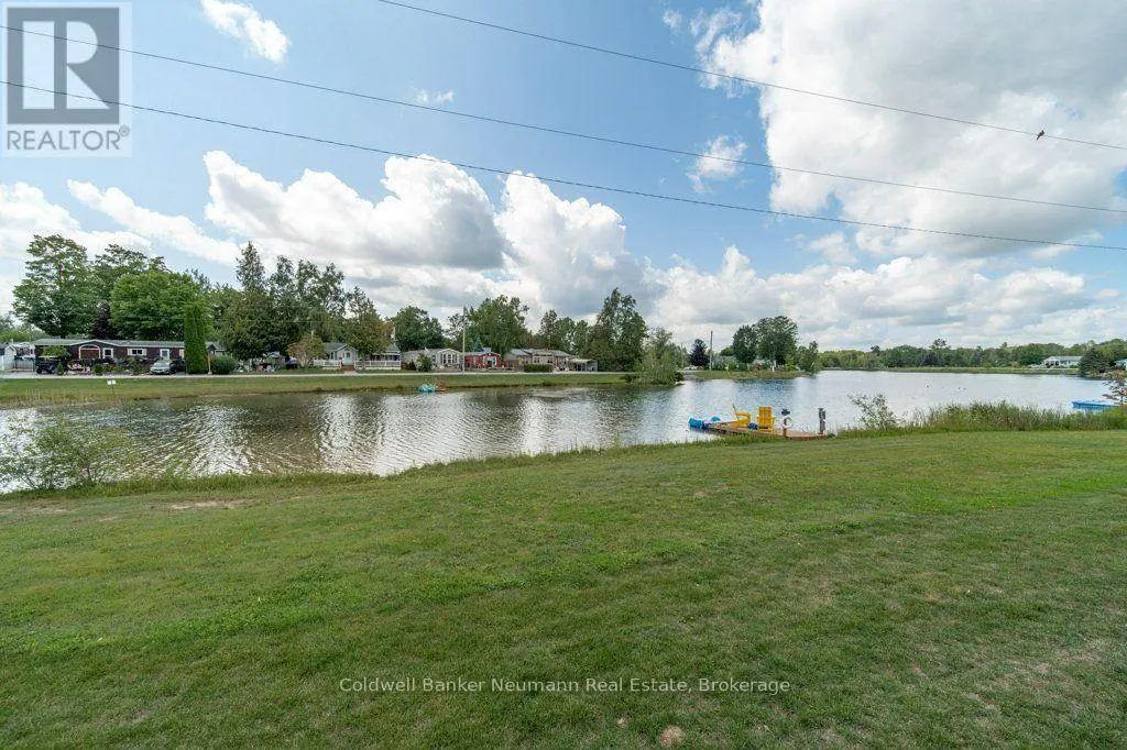 41 TRILLIUM BEACH DRIVE PVT DRIVE