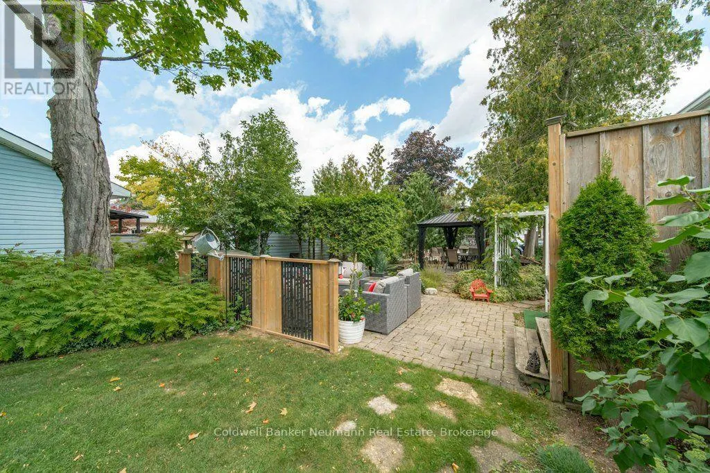 41 TRILLIUM BEACH DRIVE PVT DRIVE