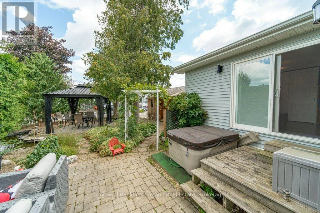 41 TRILLIUM BEACH DRIVE PVT DRIVE