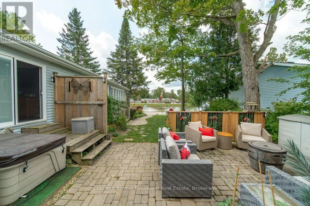 41 TRILLIUM BEACH DRIVE PVT DRIVE