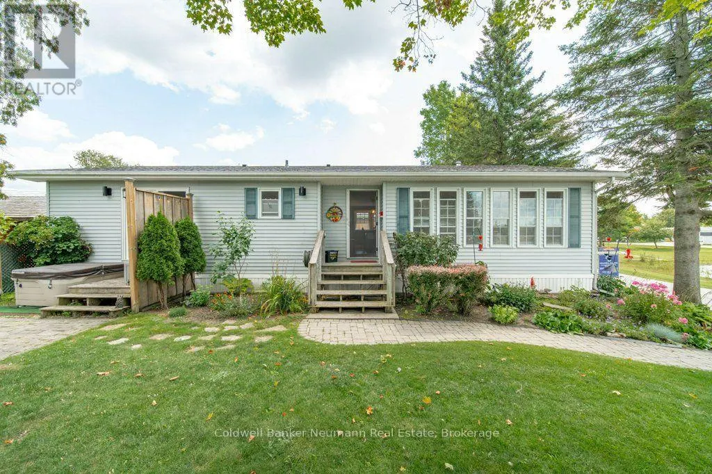 41 TRILLIUM BEACH DRIVE PVT DRIVE