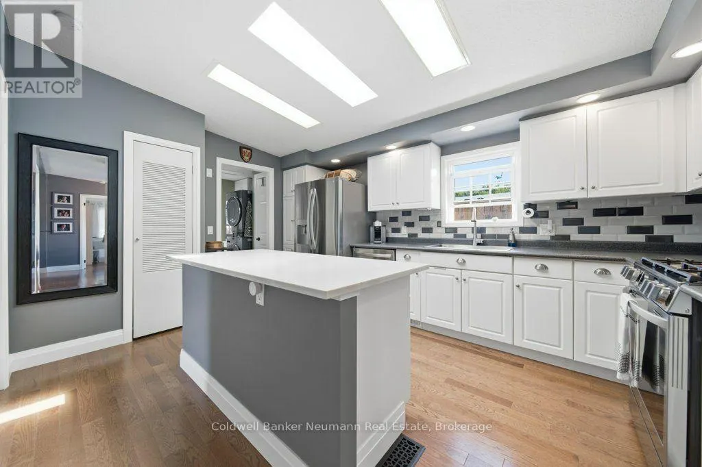 41 TRILLIUM BEACH DRIVE PVT DRIVE