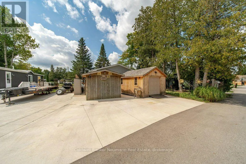 41 TRILLIUM BEACH DRIVE PVT DRIVE