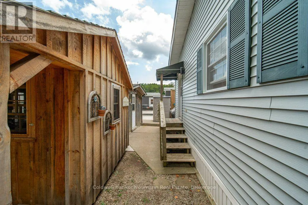 41 TRILLIUM BEACH DRIVE PVT DRIVE
