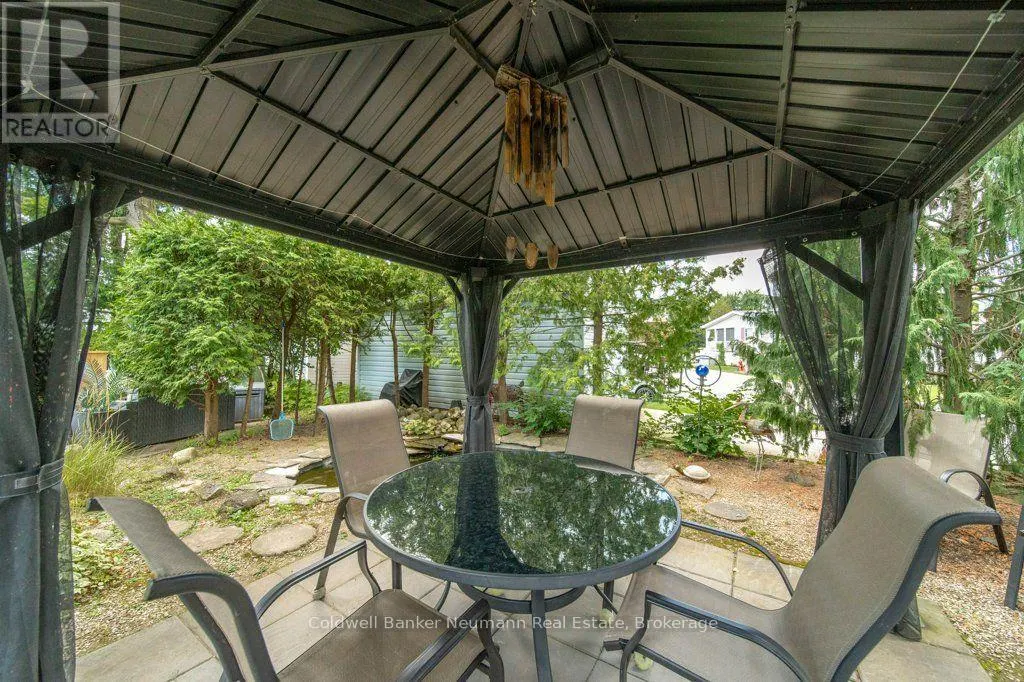 41 TRILLIUM BEACH DRIVE PVT DRIVE