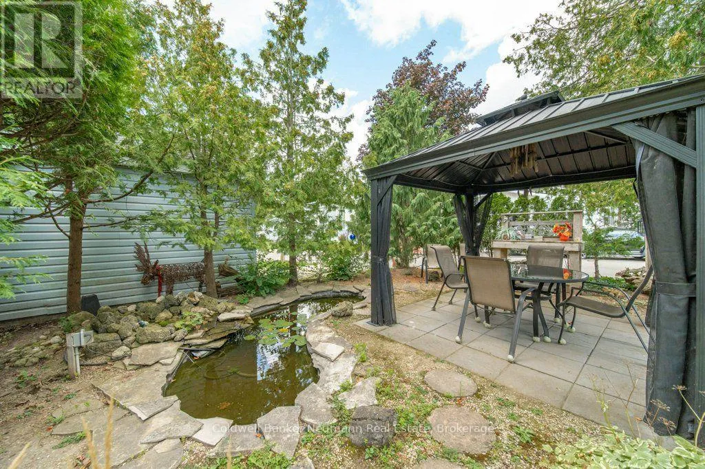 41 TRILLIUM BEACH DRIVE PVT DRIVE