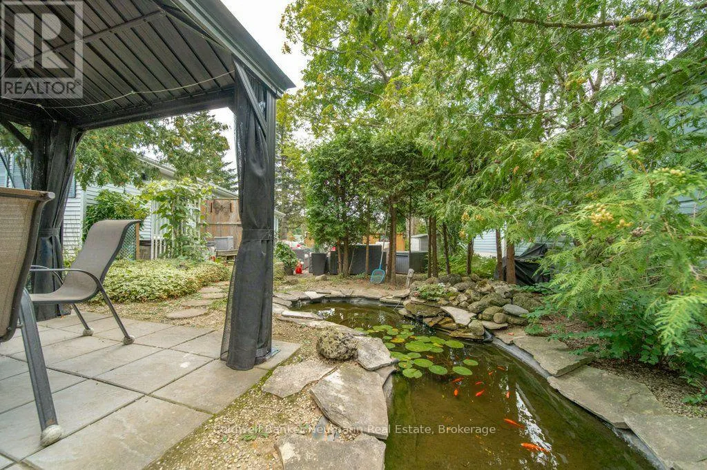 41 TRILLIUM BEACH DRIVE PVT DRIVE