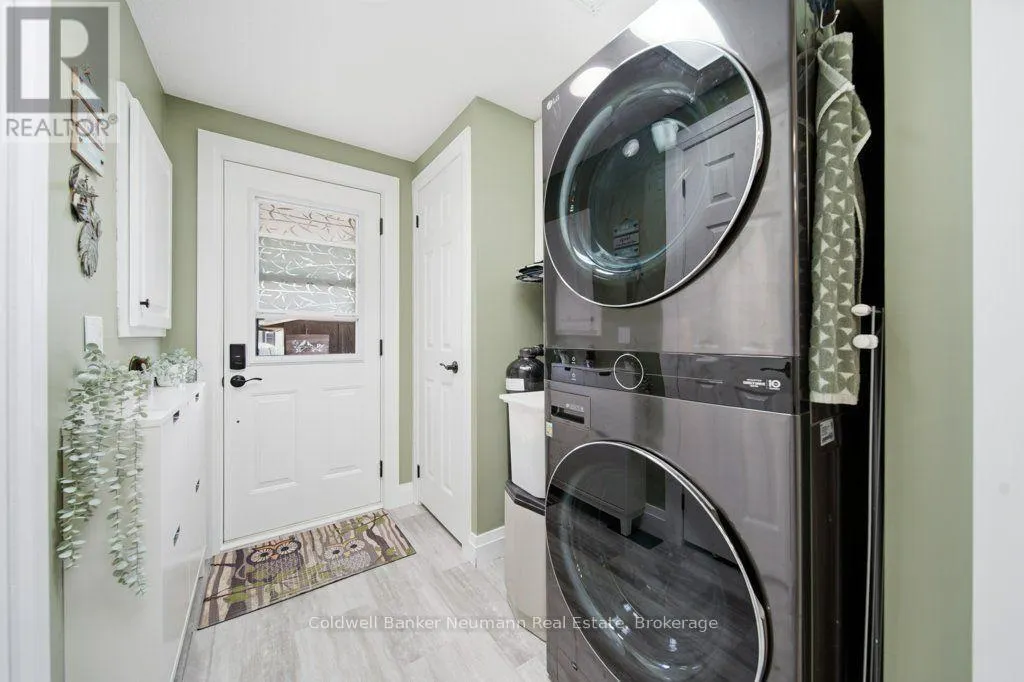 41 TRILLIUM BEACH DRIVE PVT DRIVE