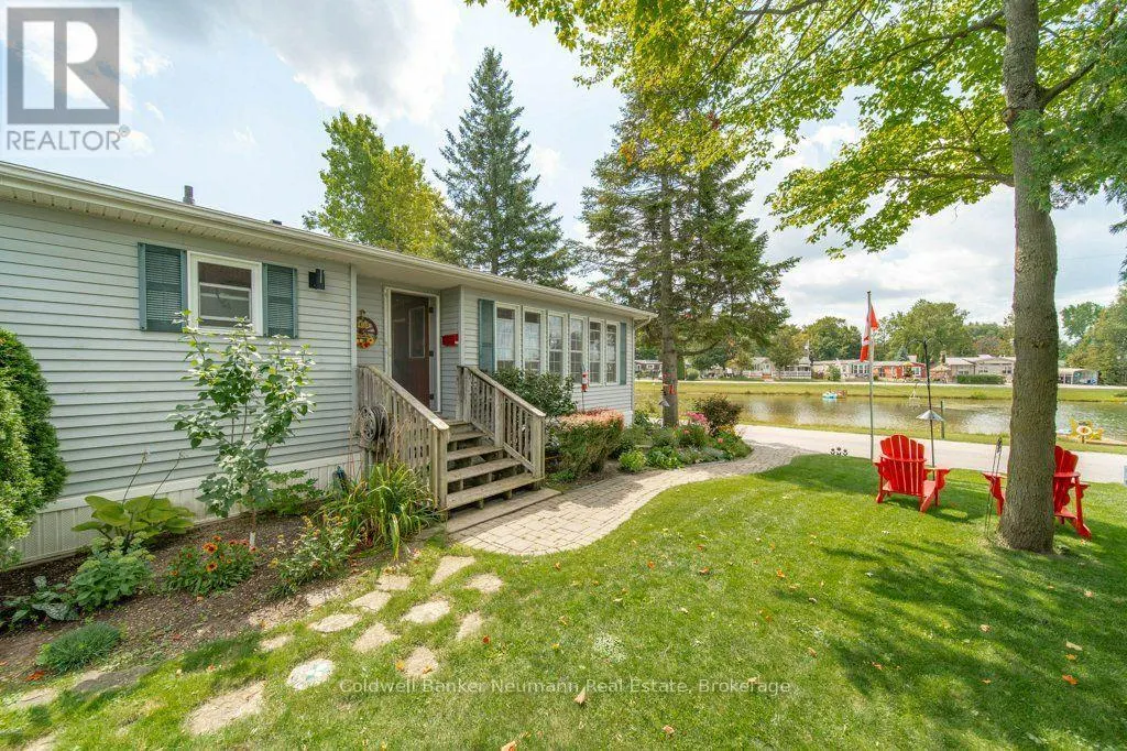 41 TRILLIUM BEACH DRIVE PVT DRIVE