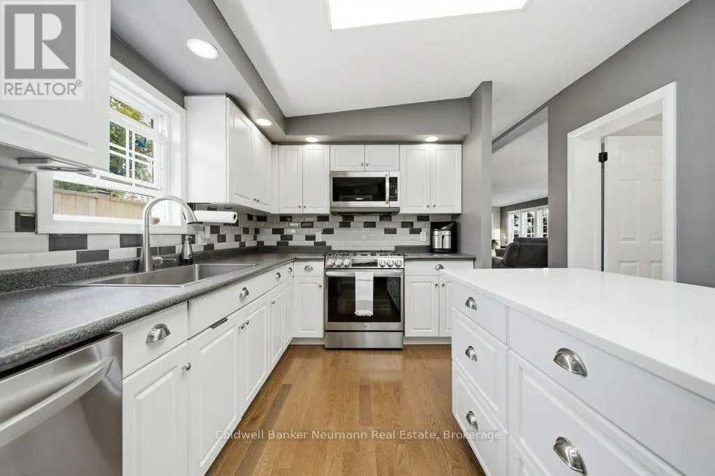 41 TRILLIUM BEACH DRIVE PVT DRIVE