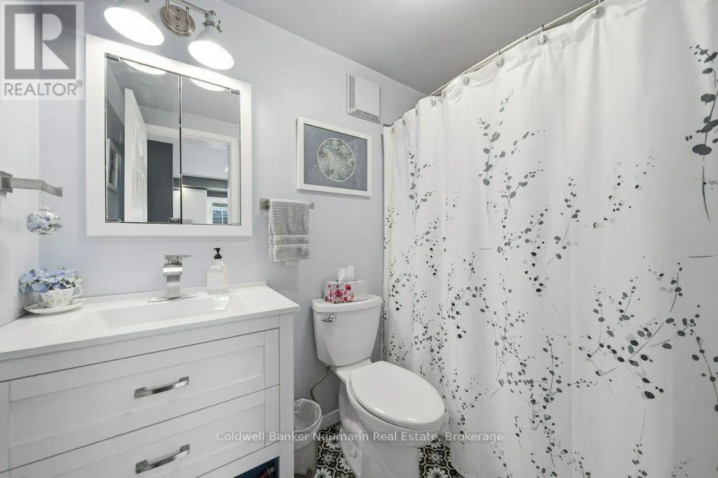 41 TRILLIUM BEACH DRIVE PVT DRIVE