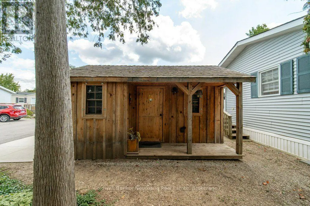 41 TRILLIUM BEACH DRIVE PVT DRIVE