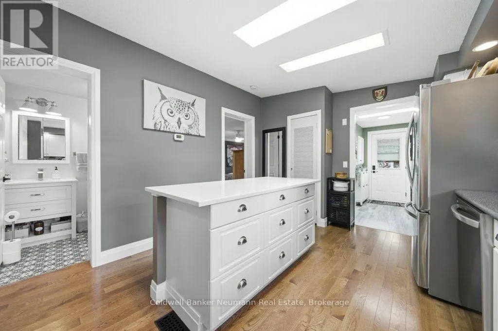 41 TRILLIUM BEACH DRIVE PVT DRIVE