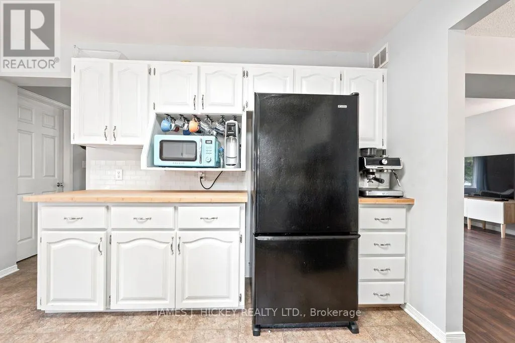 4 BANTING DRIVE