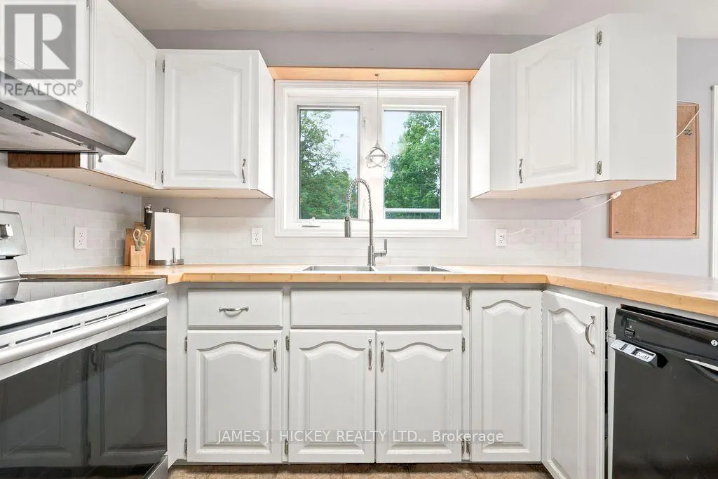 4 BANTING DRIVE