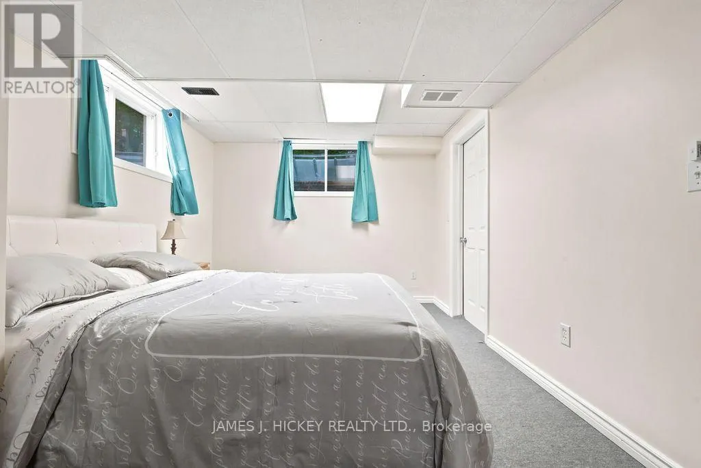 4 BANTING DRIVE