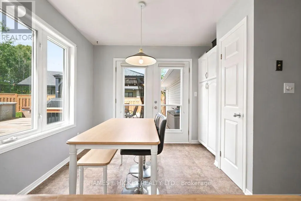4 BANTING DRIVE