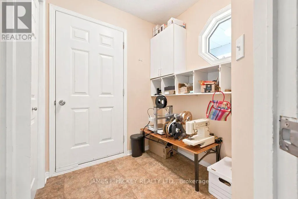 4 BANTING DRIVE