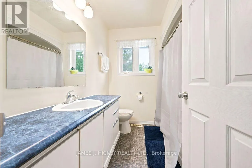 4 BANTING DRIVE